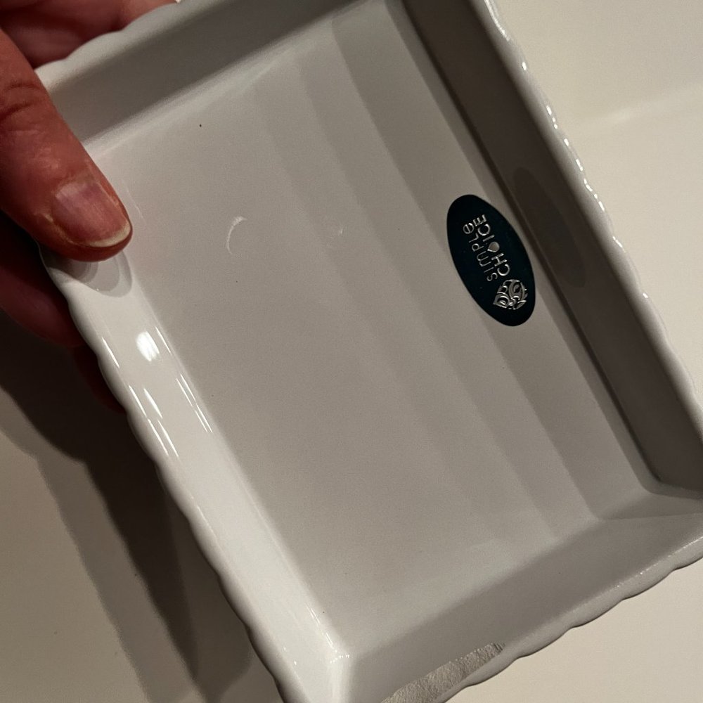 Soap Dish /‎ Trinket Dish (Ceramic, White with Metal Base) (new / home/x)